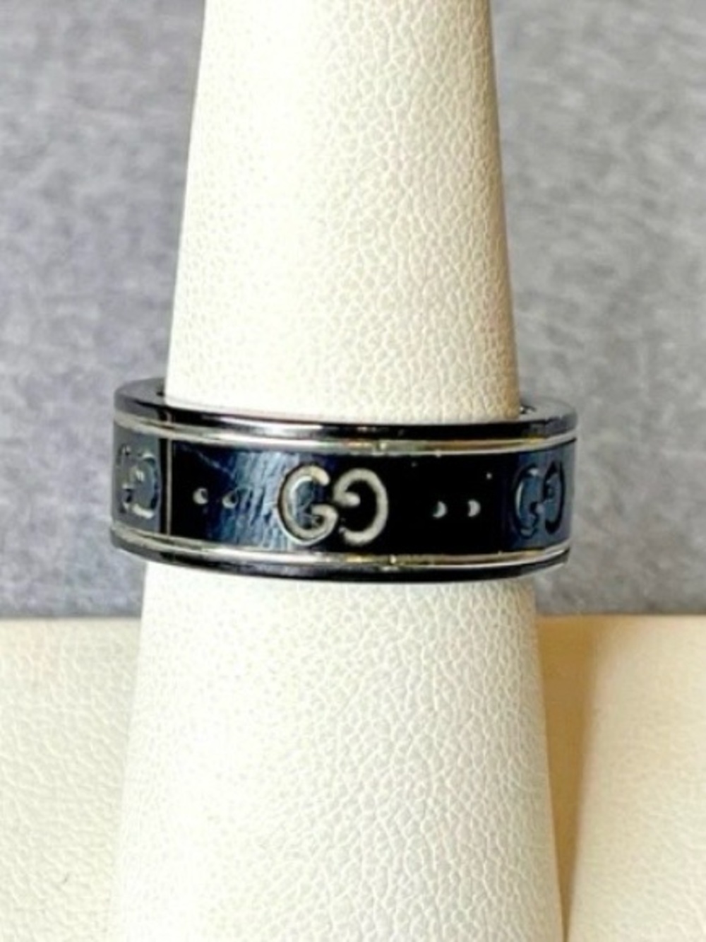Gucci Black Corundum 18k Band Ring
